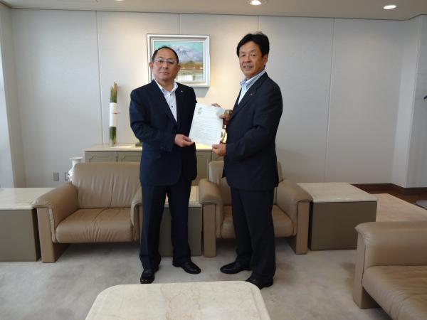 中学校用地取得契約締結