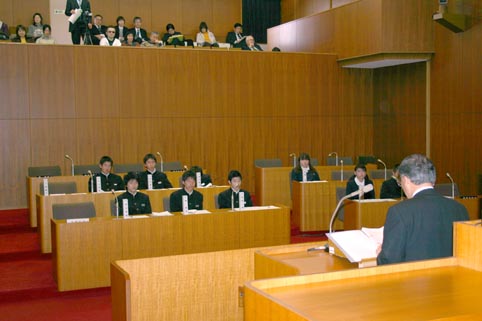 牛久市中学生模擬議会1(写真)