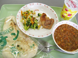 キーマカレー　給食の写真