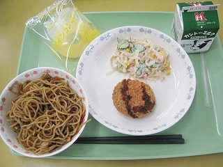 切り干し大根のサラダ　給食の写真