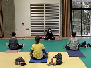 やさしいヨガ