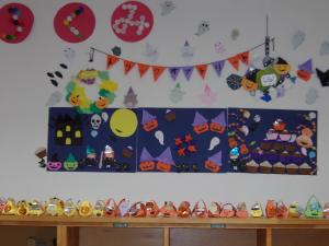 中根小ハロウィン壁面飾り
