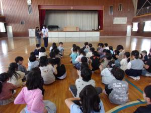 1年生の自己紹介の様子