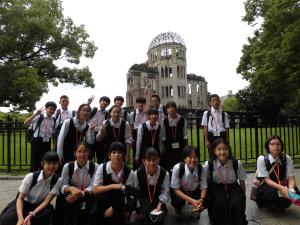 ガイドによる平和記念公園案内