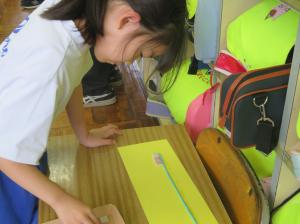 具体物を操作しながら学ぶ