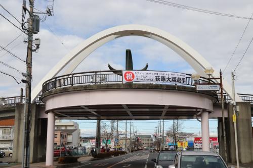 牛久駅東口歩道橋横断幕