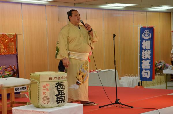 稀勢の里関の挨拶の様子