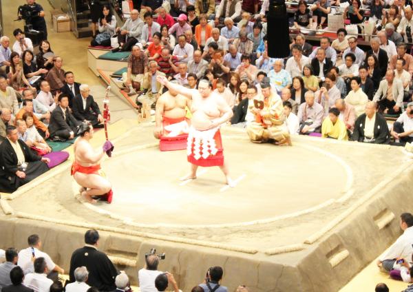 土俵入りの様子